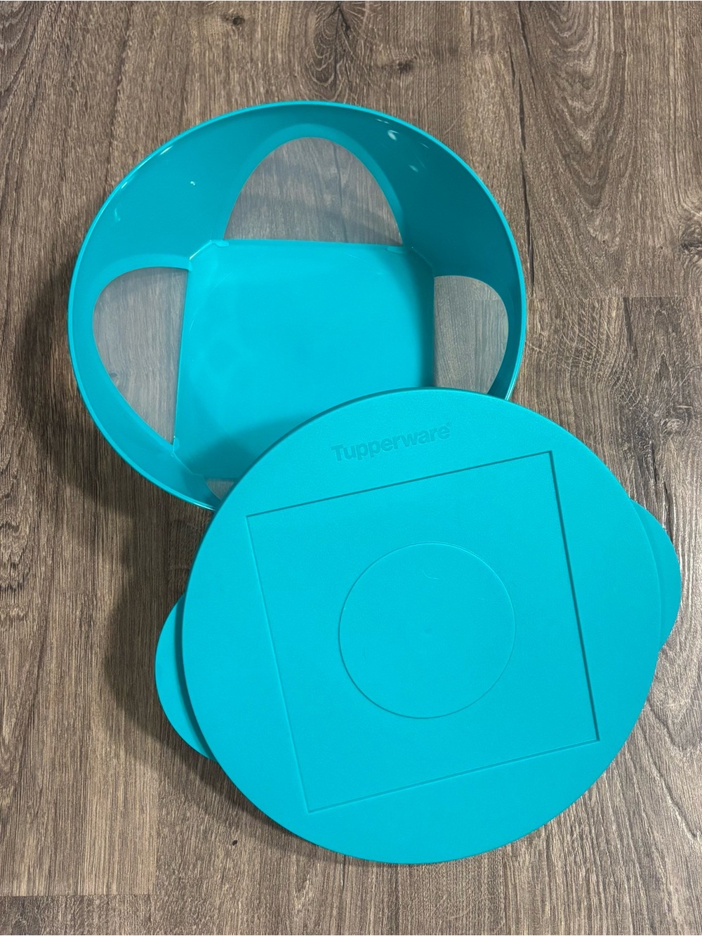 Tupperware Turquoise Vision Bowl w/ Lid 2.5 Liters 10.5 Cups 5551B-3 LIKE NEW